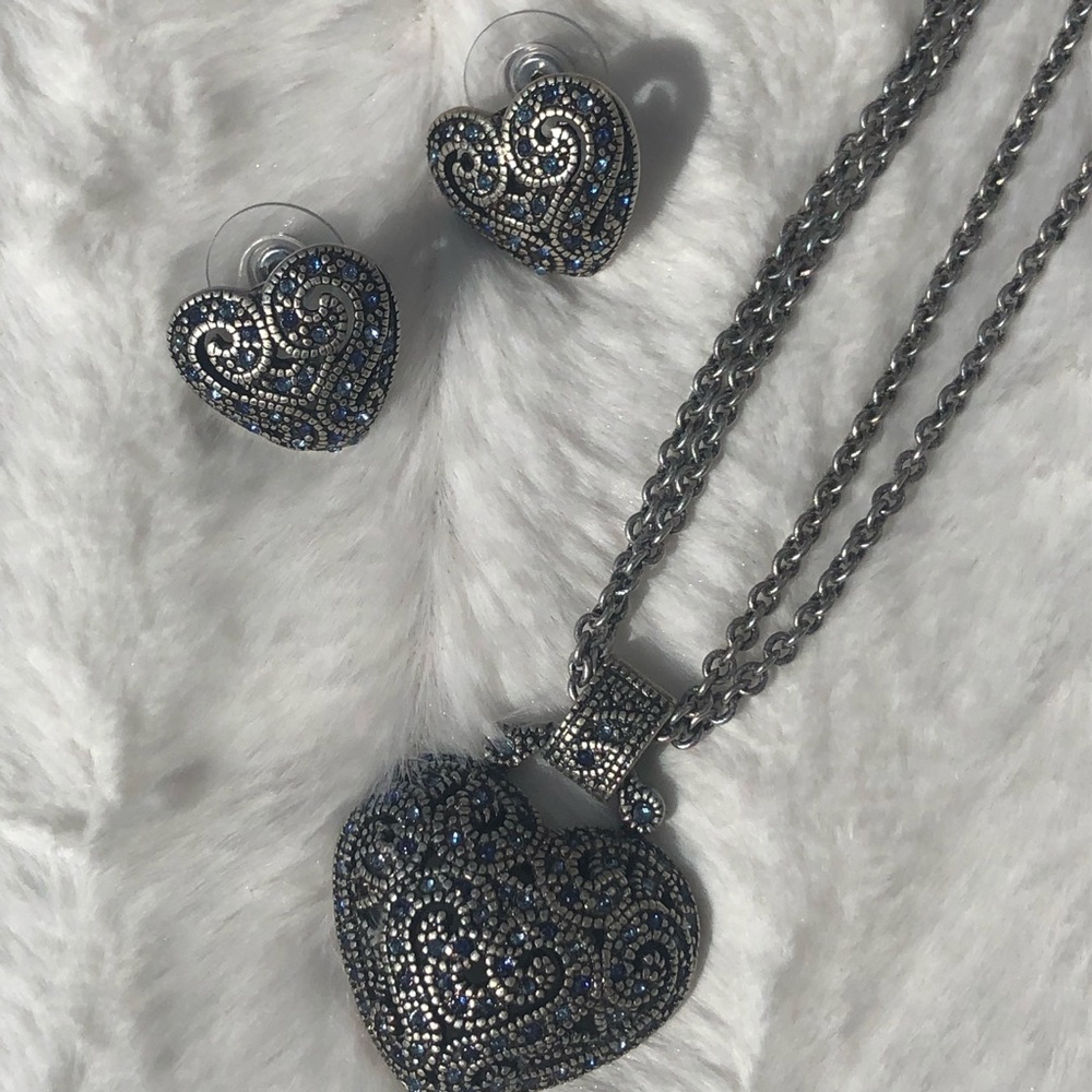 Heart pendant with matching heart earrings 🤍 - Picture 6 of 16